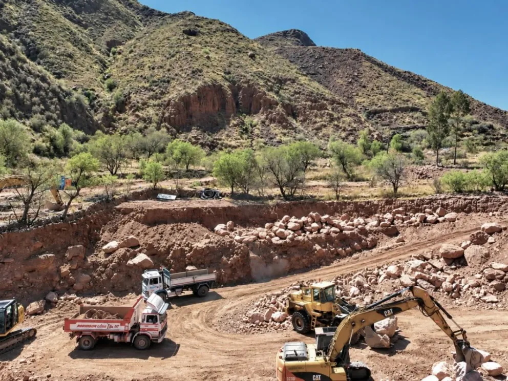 La operación minera ilegal detectada en el municipio de Pocoata, en la provincia Chayanta de Potosí, permitía sacar hasta 1.400 kilos de oro por año, según la AJAM. Foto: AJAM