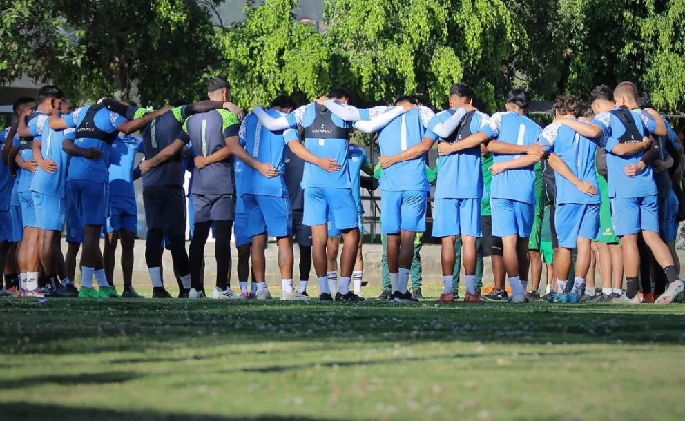 Jugadores de San Antonio antes de reanudar sus entrenamientos por los problemas económicos. Foto: Club San Antonio