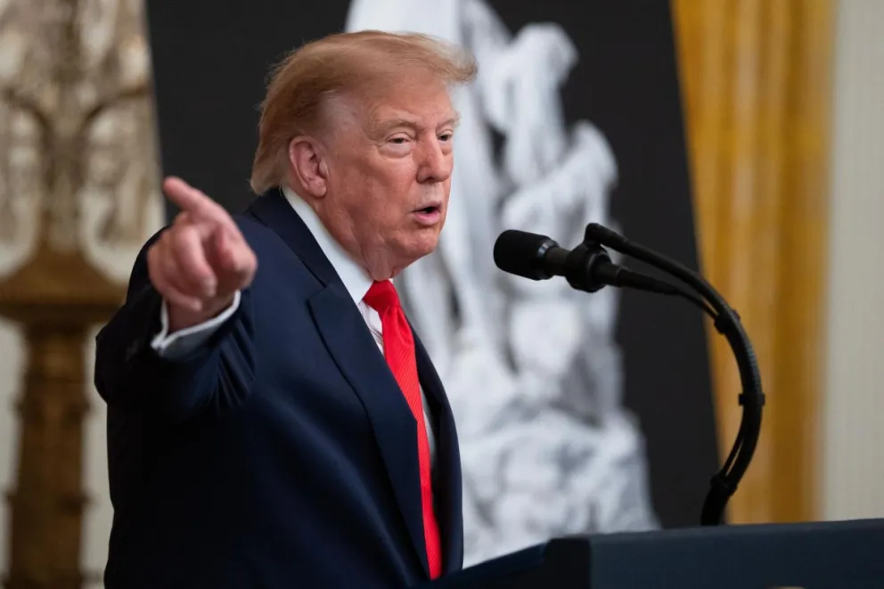 El presidente de Estados Unidos, Donald Trump, durante un acto con motivo del Día de Colón en el Salón Este de la Casa Blanca, en Washington D. C., el 9 de octubre de 2026. Foto: EFE
