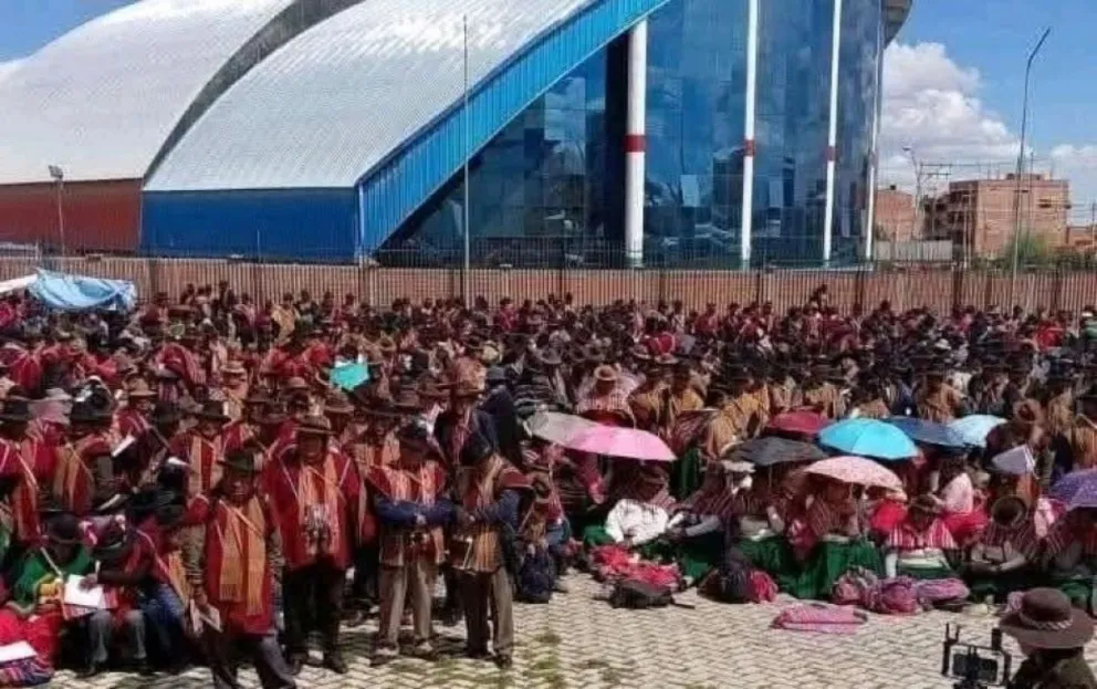 La Confederación Sindical de Trabajadores Campesinos de Bolivia (CSUTCB) convocó a un ampliado este sábado, en la ciudad de El Alto. Foto El País de Tarija