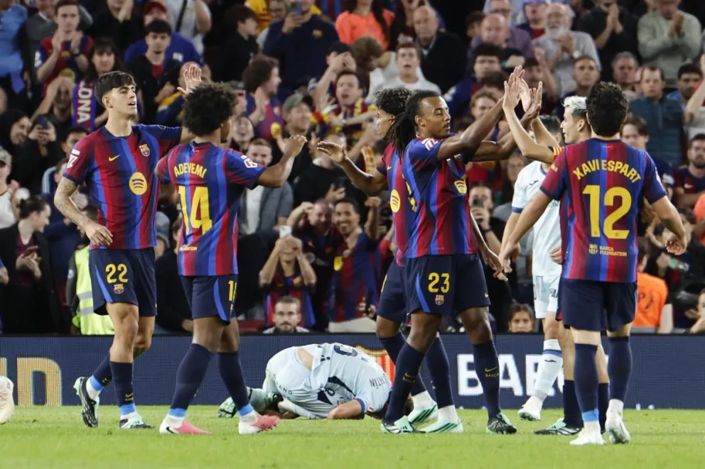 Jugadores de Barcelona festejan uno de sus goles. Foto: EFE.