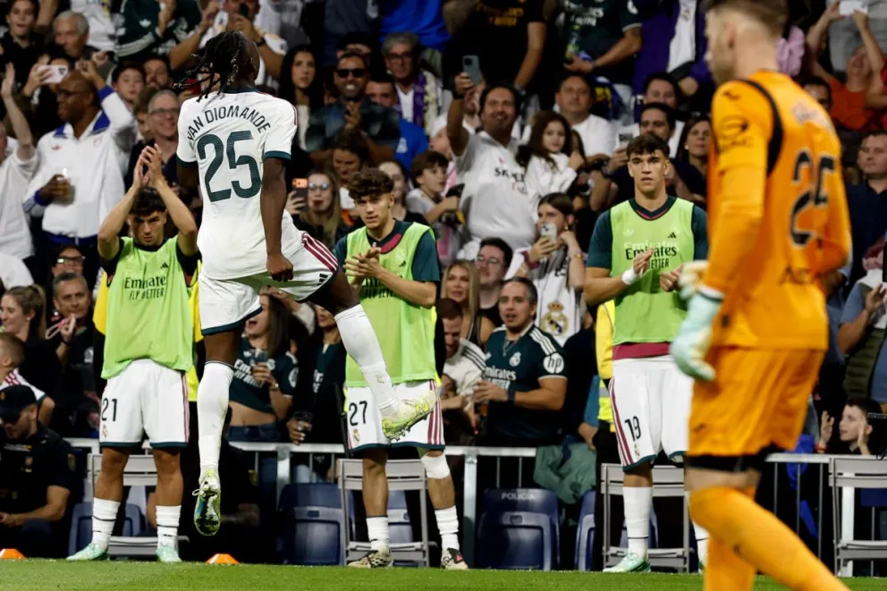 Diomande (izq.) celebra su gol para el Real Madrid. Foto: EFE.