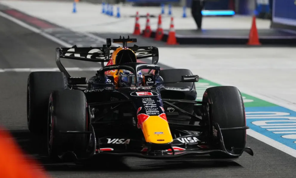Verstappen, durante la competencia. Foto: EFE.