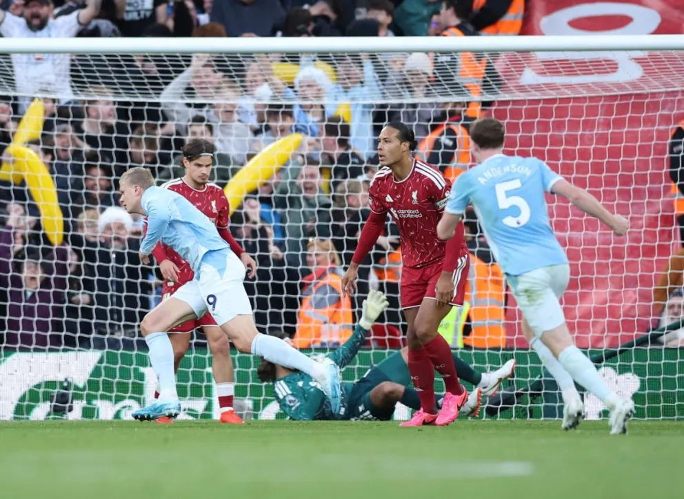 El delantero del City Erling Haaland (izq.) celebra el 0-1. Foto: EFE.