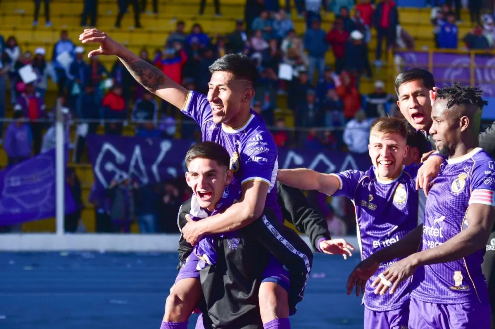 Celebración de los lilas en el partido disputado en la Villa Imperial. Foto: APG