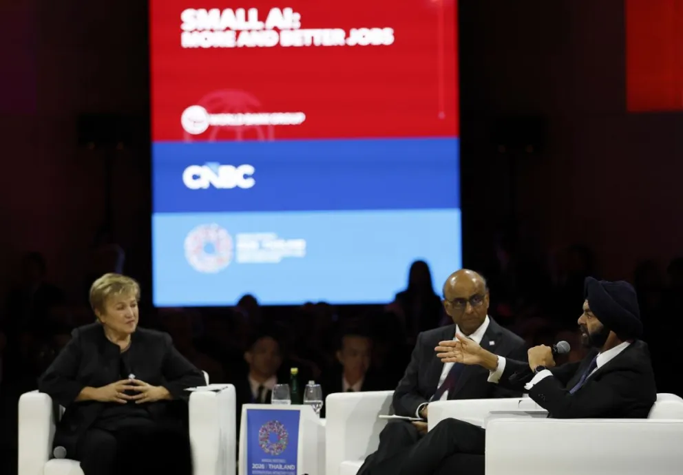  La directora gerente del FMI, Kristalina Georgieva (izquierda), el presidente de Singapur, Tharman Shanmugaratnam (centro), y el presidente del Grupo del Banco Mundial, Ajay Banga (izquierda). Foto: EFE 