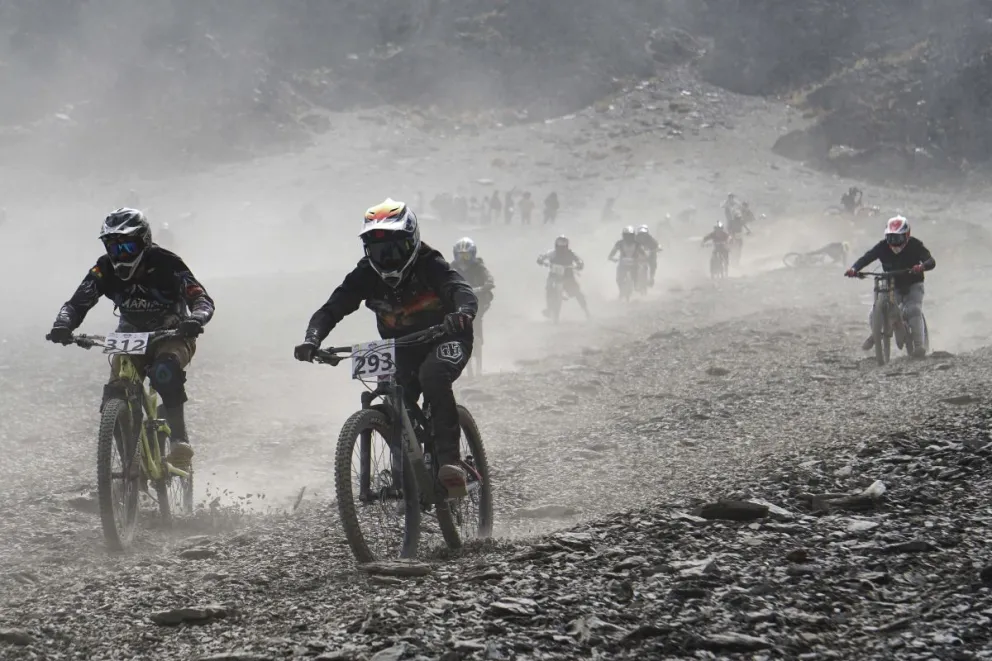 Varios ciclistas durante la competencia. Foto: APG.