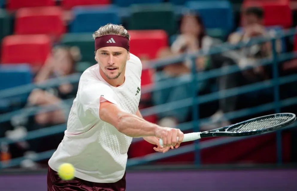 El alemán Alexander Zverev, en acción durante su partido contra Alexander Bublik en el Masters de Shanghái. Foto: EFE