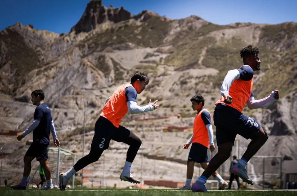 El plantel celeste durante su entrenamiento en Ananta. Foto: Club Bolívar.