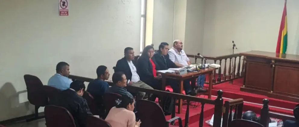 Los acusados en la audiencia cautelar en la ciudad de Santa Cruz. Foto: Unitel