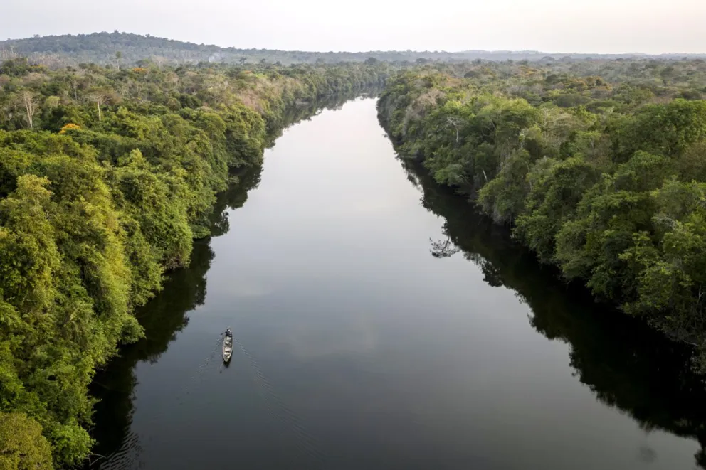 Fotografía aérea de archivo del 7 de noviembre de 2024 que muestra el río Tapajós, en la Amazonía brasileña (Brasil). EFE