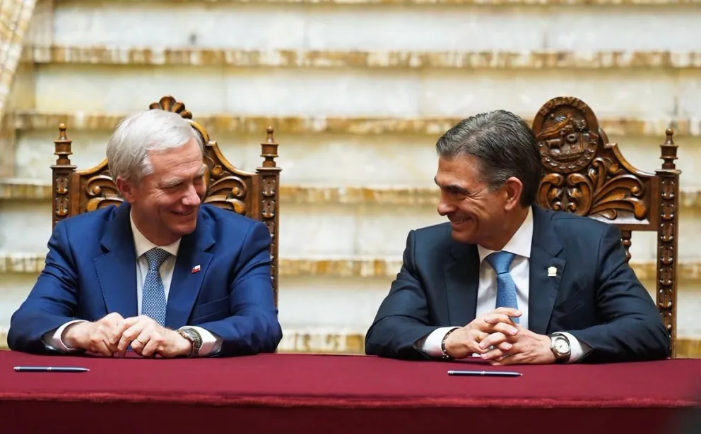 El presidente de Chile, José Antonio Kast y el presidente, Rodrigo Paz. Foto GOBCOM