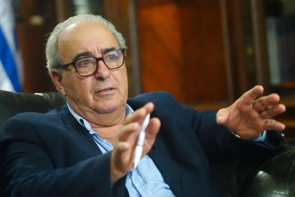 Fotografía de archivo en la que se captó ministro de Ganadería, Agricultura y Pesca de Uruguay, Alfredo Fratti, durante una entrevista con EFE, en Montevideo (Uruguay). Foto: EFE