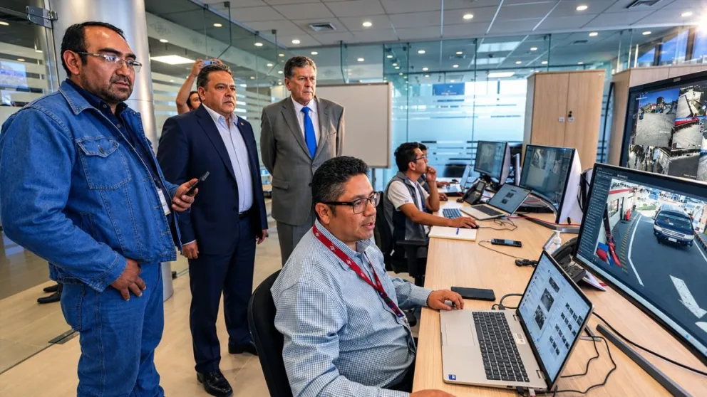 El centro de monitoreo que opera en la ciudad de La Paz