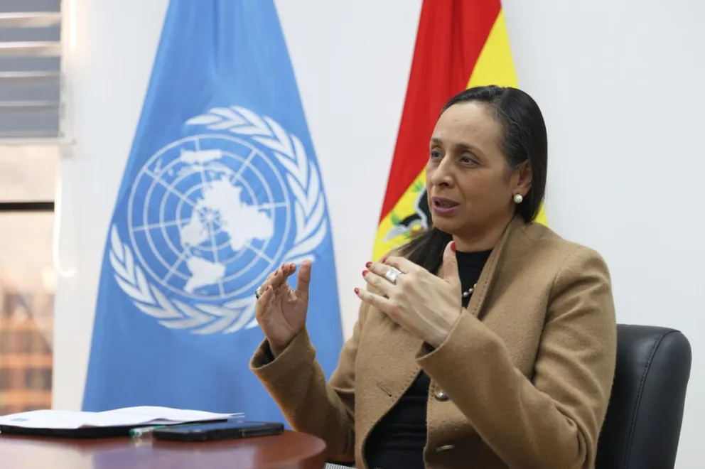 La representante en Bolivia de la Oficina de las Naciones Unidas contra la Droga y el Delito (Unodc), Mónica Mendoza, habla durante una entrevista con EFE este jueves, en La Paz (Bolivia). Foto: EFE