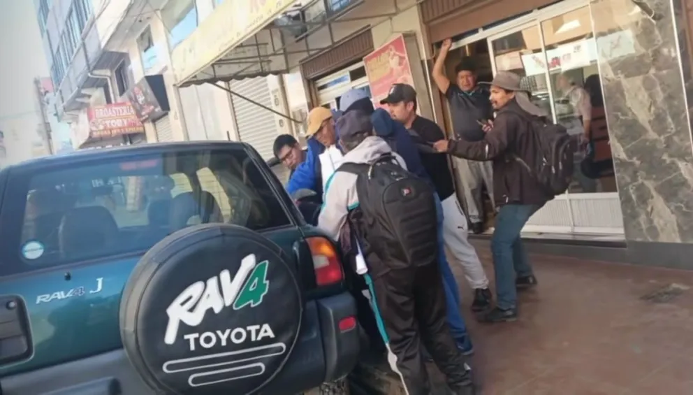 El senador Nilton Condori fue detenido. Foto: Golden News