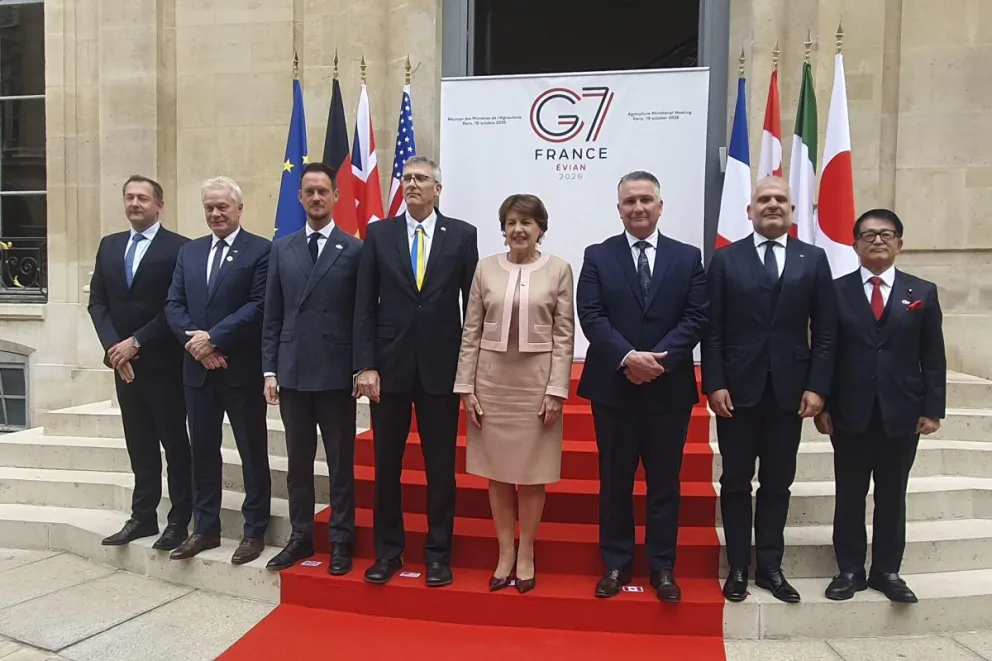 La ministra de Agricultura francesa, Annie Genevard (c) recibe a sus homólogos de Agricultura del G7. Foto: EFE 
