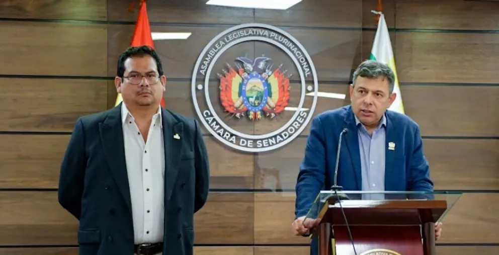 El presidente de Diputados, Roberto Castro y el Senadores, Diego Ávila. Foto: ABI