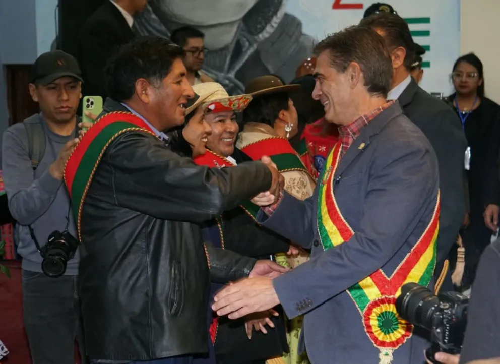 El presidente Rodrigo Paz en el acto en Laja. Foto.APG