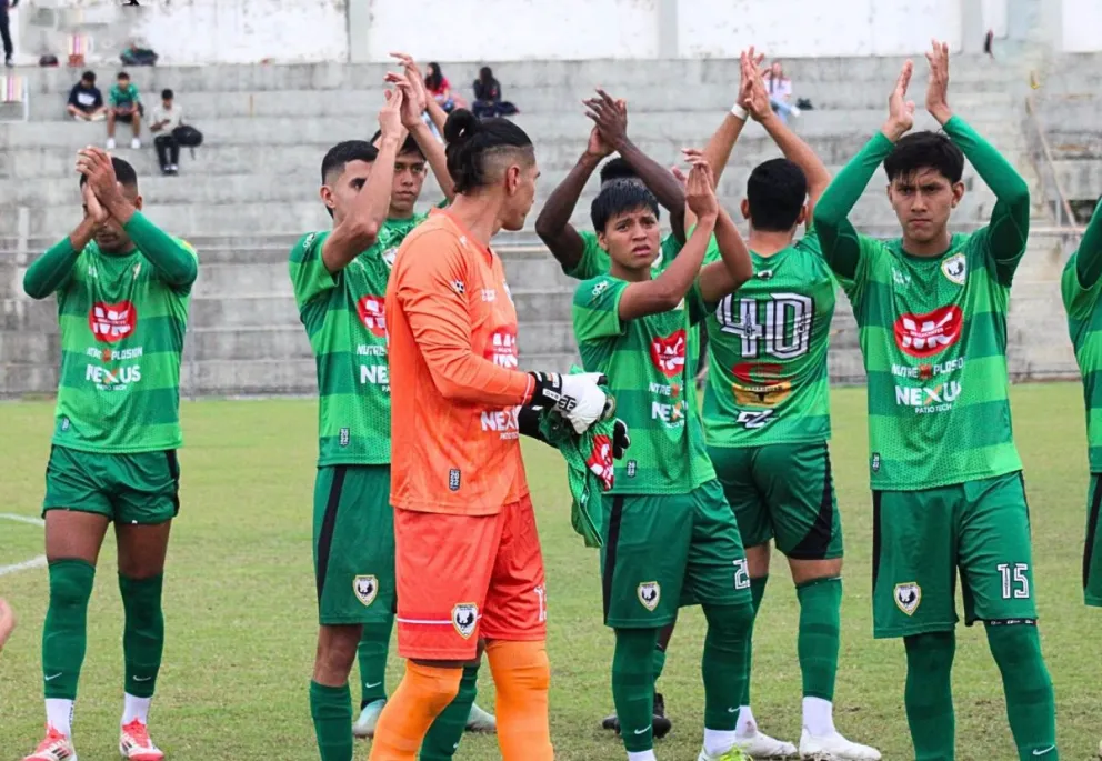 Jugadores de Virginia USC antes de enfrentar a 10 de Noviembre en la ronda de octavos. Foto: Club Virginia USC