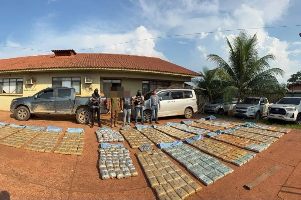 La Fuerza Especial de Lucha Contra el Narcotráfico (FELCN) incautó más de 971 kilos de marihuana en Guayaramerín. Foto FGE