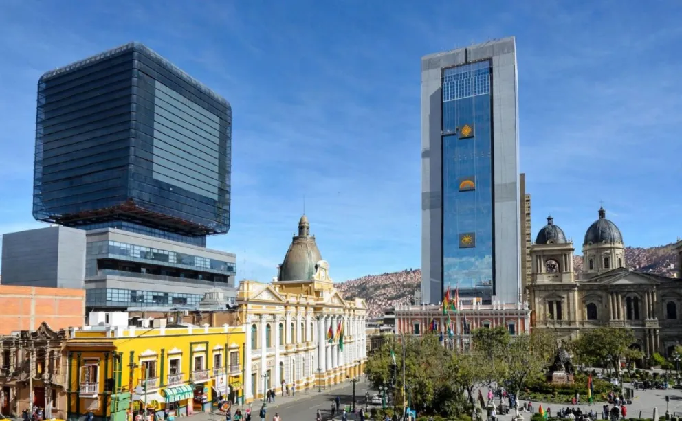 Imagen referencial de la plaza Murillo, donde se encuentran los edificios de los órganos Ejecutivo y Legislativo. Foto: Defensoría del Pueblo