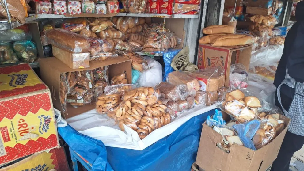 Oferta de pan en el mercado Rodríguez de la ciudad de La Paz. Foto: Visión 360 