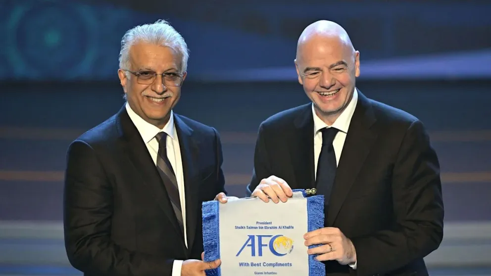 Infantino junto al presidente de la Confederación Asiática Sheikh Salman. Foto. FIFA