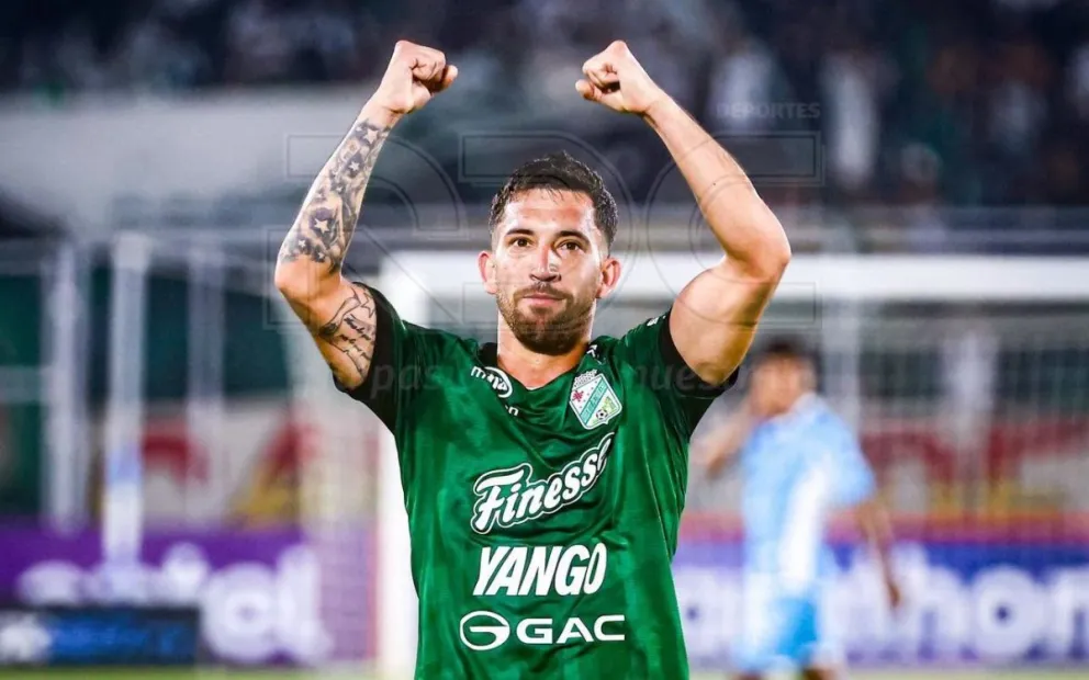 Ricardo Roldan celebra uno de los goles que marcó con el refinero. Foto. RDC