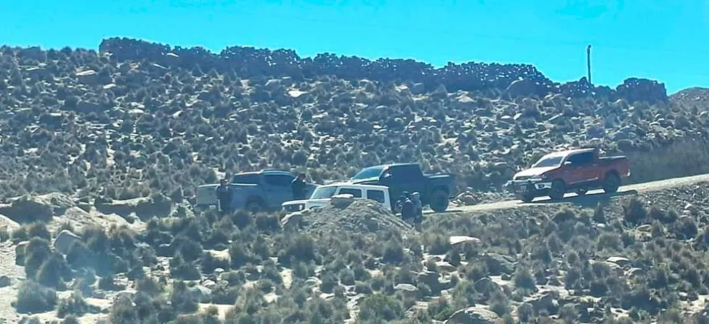 Comunidades aledañas a lagunas, venden agua al menos 60 ingenios mineros, en medio de desabastecimiento que sufre la ciudad de Potosí. Foto El Potosí