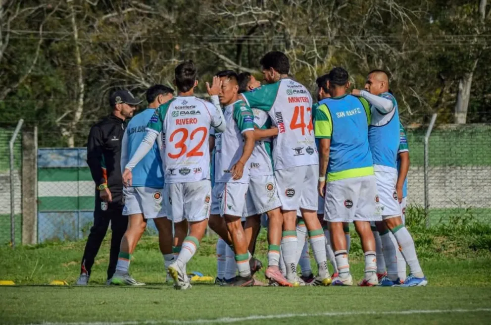 Jugadores de IN San Juan FC festejan en un partido antrior. Foto: San Juan FC.