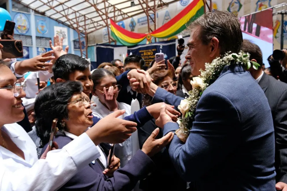 El presidente Rodrigo Paz en el acto de inicio del pago del Bono Juancito Pinto. Foto tomada de la cuenta en RRSS del presidente Rodrigo Paz