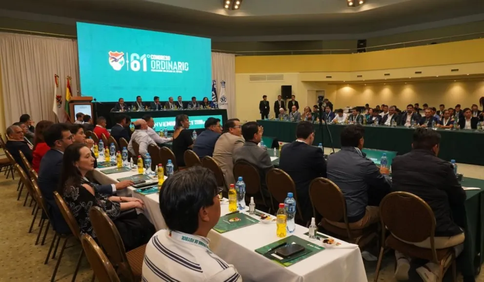 Miembros del Comité Ejecutivo, además de dirigentes de clubes y asociaciones, participan en el Congreso. Foto: APG
