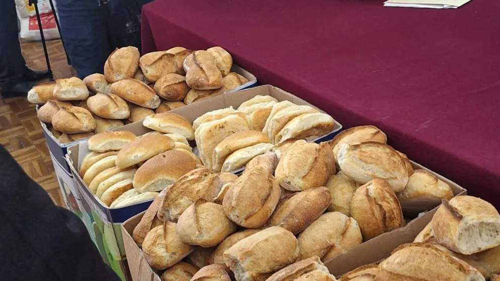 El lunes, el Gobierno y los representantes del sector panificador acordaron mantener el precio del pan de batalla en Bs 0,80 en todo el país. Foto: Visión 360