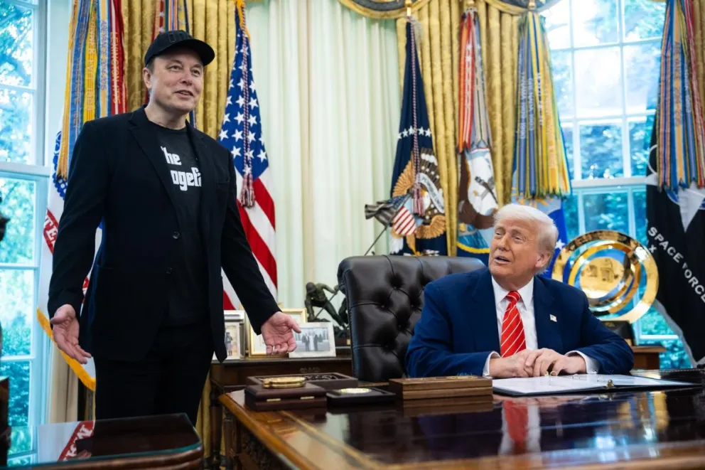 El magnate Elon Musk (i) y el presidente de Estados Unidos, Donald Trump, en el Despacho Oval de la Casa Blanca. Foto: EFE