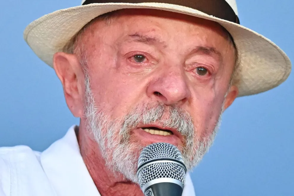 El presidente brasileño, Luiz Inácio Lula da Silva, afirmó este martes que "quien no debe, no teme", por lo que "quien sale escondido de su país, debe alguna cosa", en referencia a la huida de Flávio Bolsonaro a EEUU. EFE