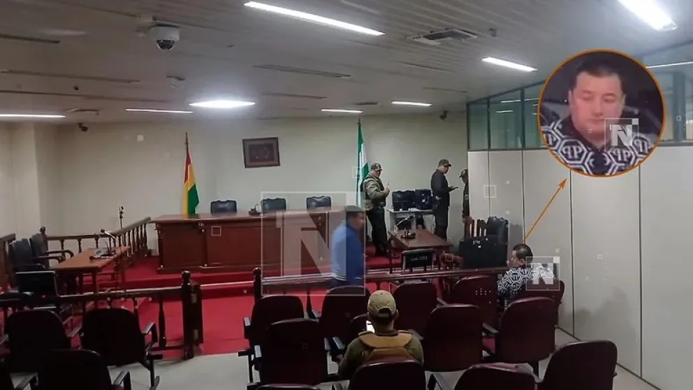 Jhonny aguarda su audiencia cautelar en el Palacio de Justicia. Foto: RED UNO