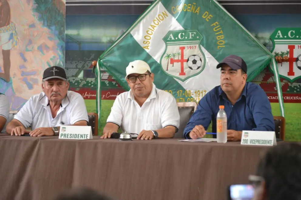 Parte del directorio actual de la Asociación Cruceña de Fútbol. Foto: ACF