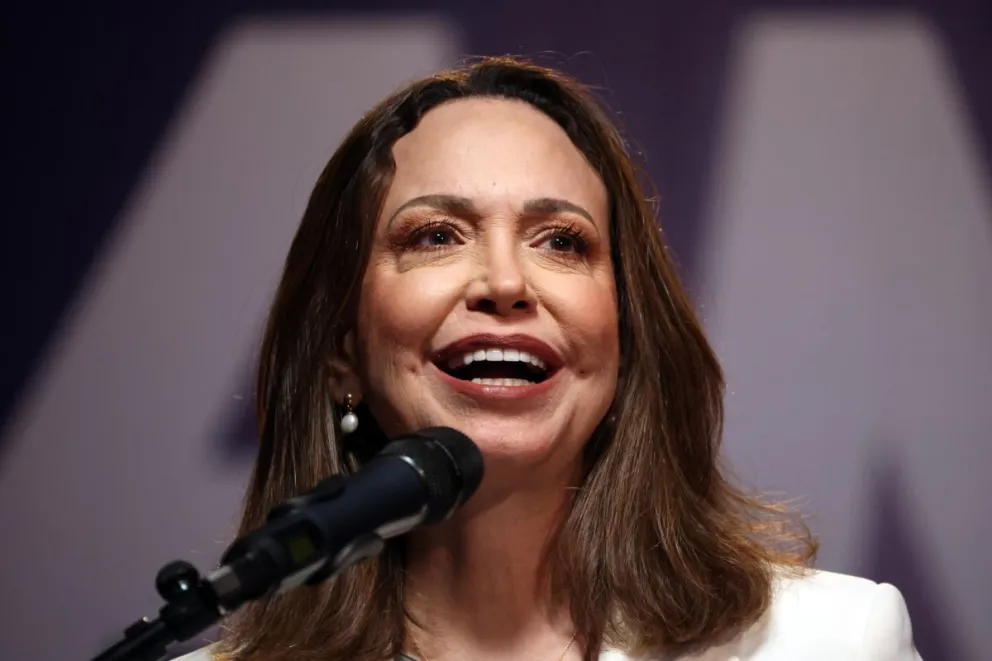 La líder opositora y premio nobel de la paz María Corina Machado, habla en una rueda de prensa en la Universidad Católica Andrés Bello este jueves, en Caracas (Venezuela). Foto: EFE