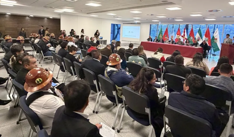 El ministro de Minería, Marco Antonio Calderón, dio inicio a la etapa de socialización del anteproyecto del Código Minero. Foto: MMyM