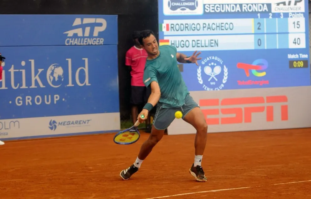 Hugo Dellien responde una pelota en uno de sus partidos en el torneo ecuatoriano. Crédito: Challenger de Guayaquil
