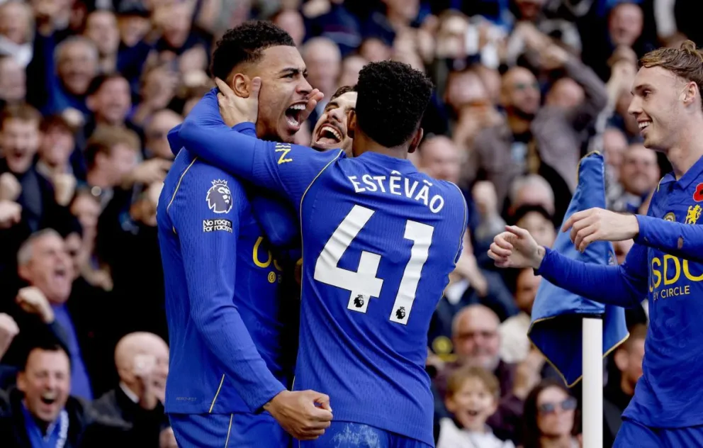 Jugadores del Chelsea festejan uno de sus goles. Foto: EFE.